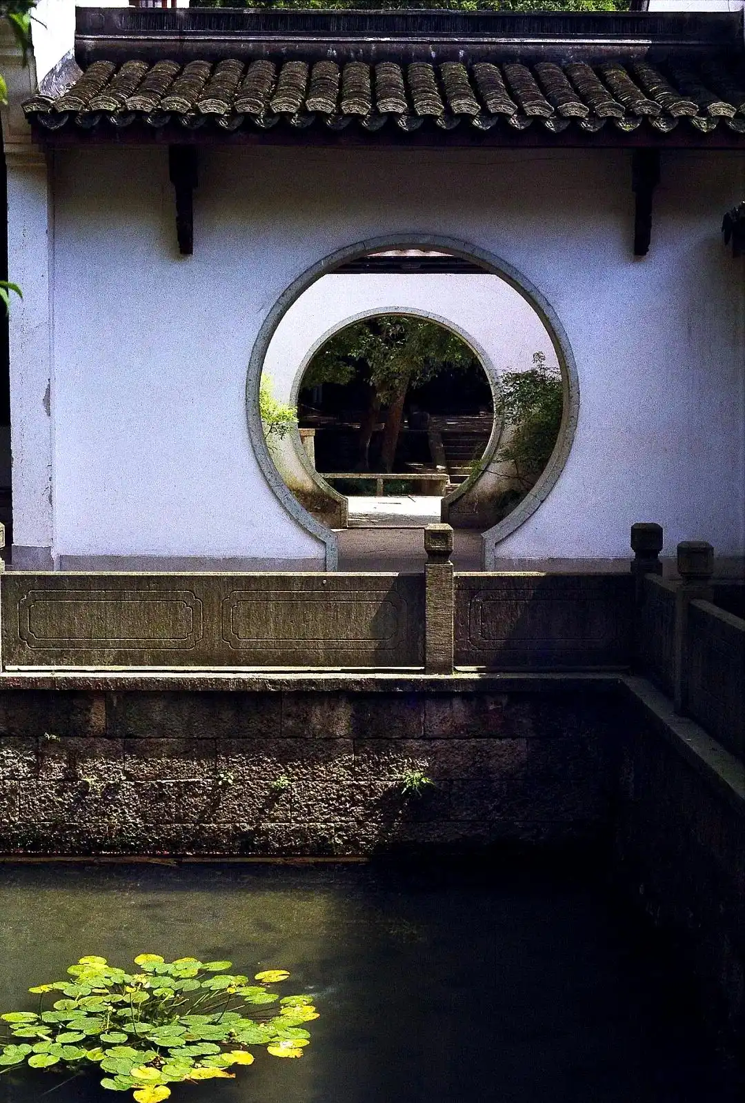 中国园林艺术天人合一理念_师法自然核心理念因地制宜借景_中国园林的设计思想是追求什么