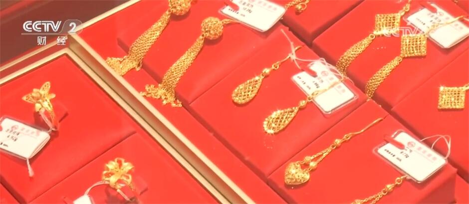 金价四连涨，首饰金逼近700元，现在买还是卖？